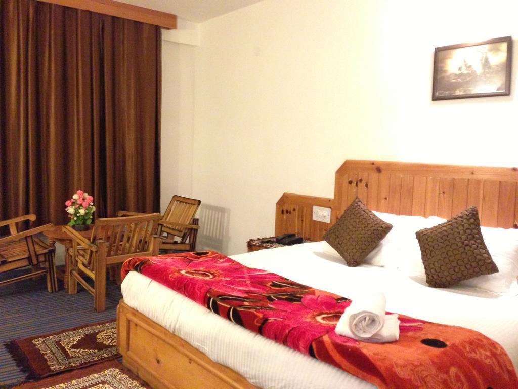 Akash Hills Hotel Manāli エクステリア 写真
