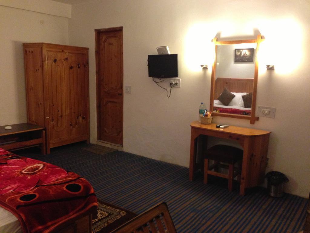 Akash Hills Hotel Manāli エクステリア 写真