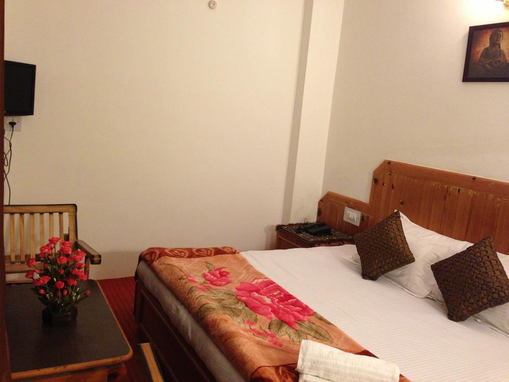 Akash Hills Hotel Manāli エクステリア 写真