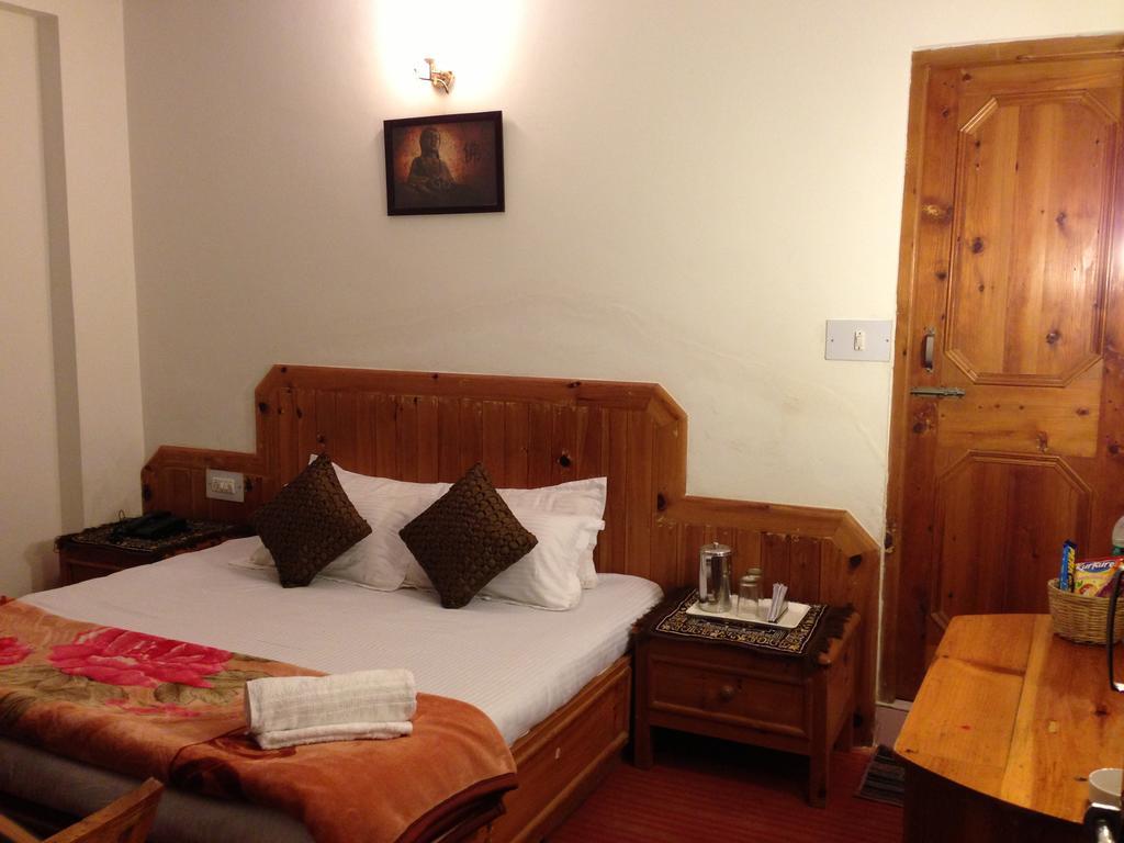 Akash Hills Hotel Manāli エクステリア 写真