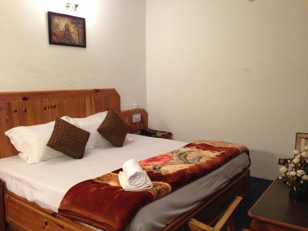 Akash Hills Hotel Manāli エクステリア 写真