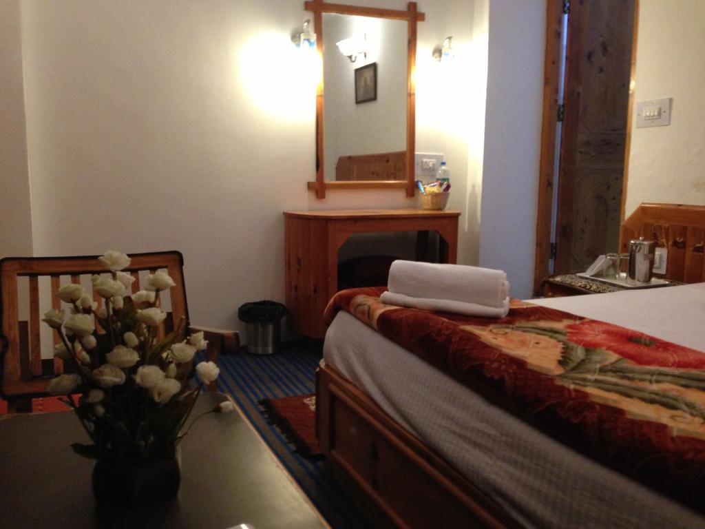 Akash Hills Hotel Manāli エクステリア 写真