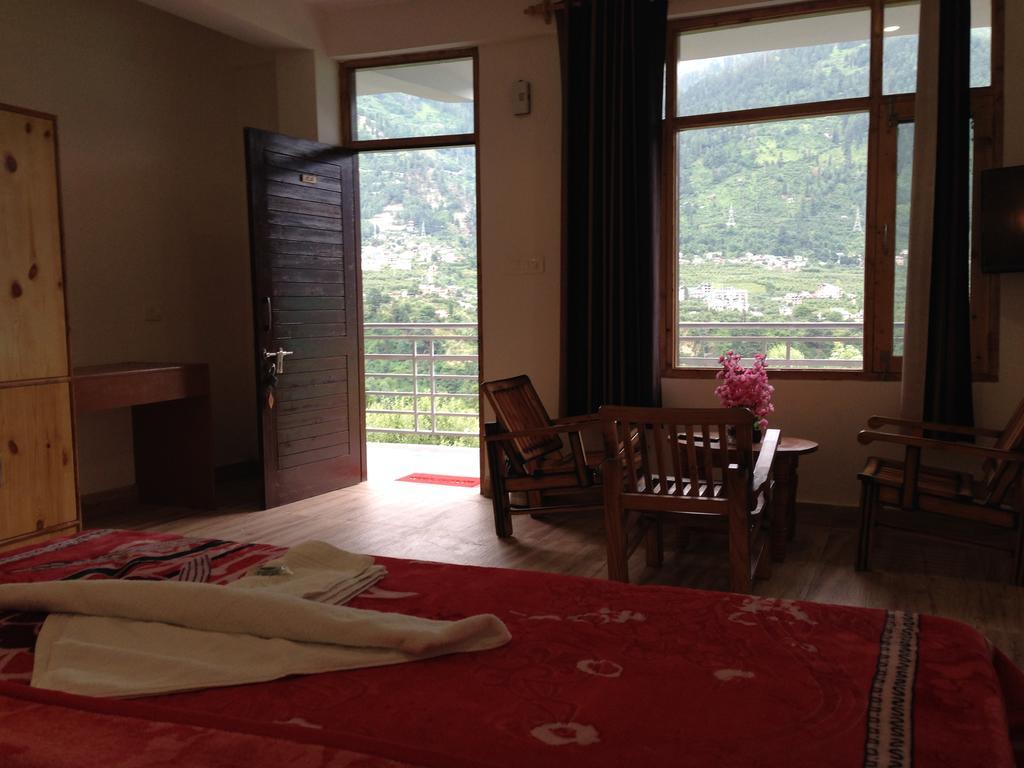 Akash Hills Hotel Manāli エクステリア 写真